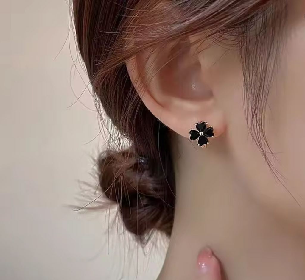 Korean Black Four-Leaf Flower Earrings